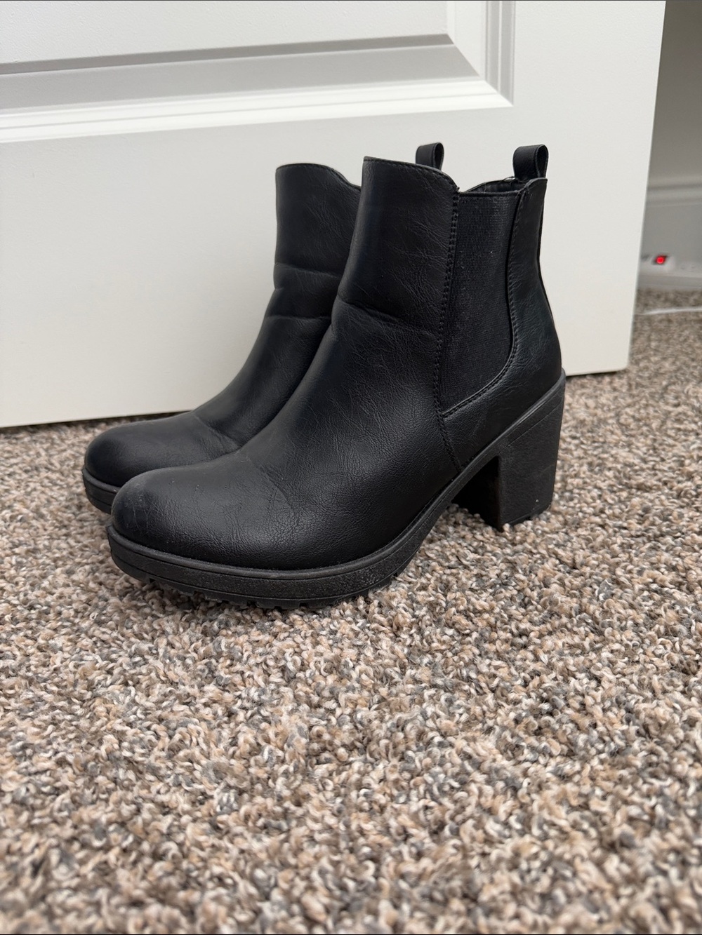 Forever 21 Black Faux Leather Block Heel Chelsea Booties